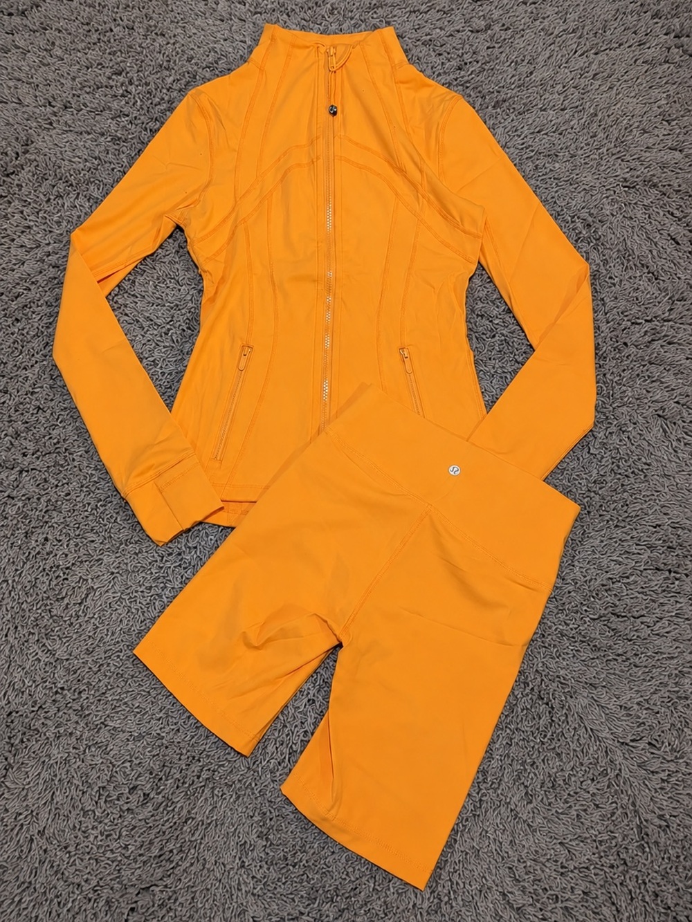 Lululemon orange Define cropped jacket & shorts size 4